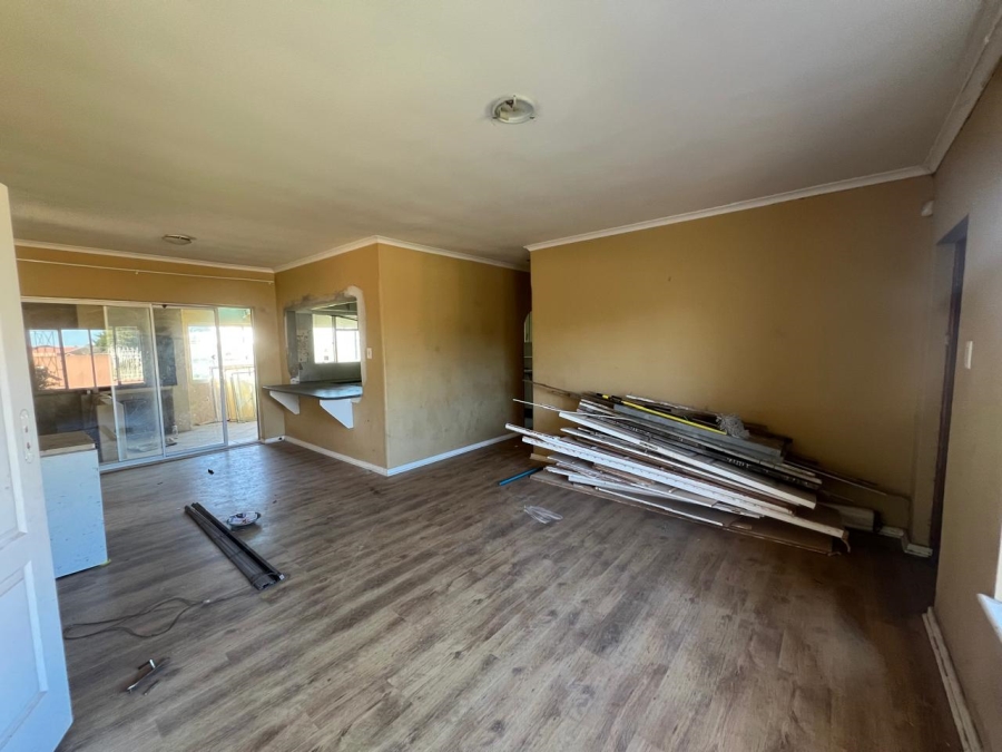 6 Bedroom Property for Sale in Rowallan Park Eastern Cape